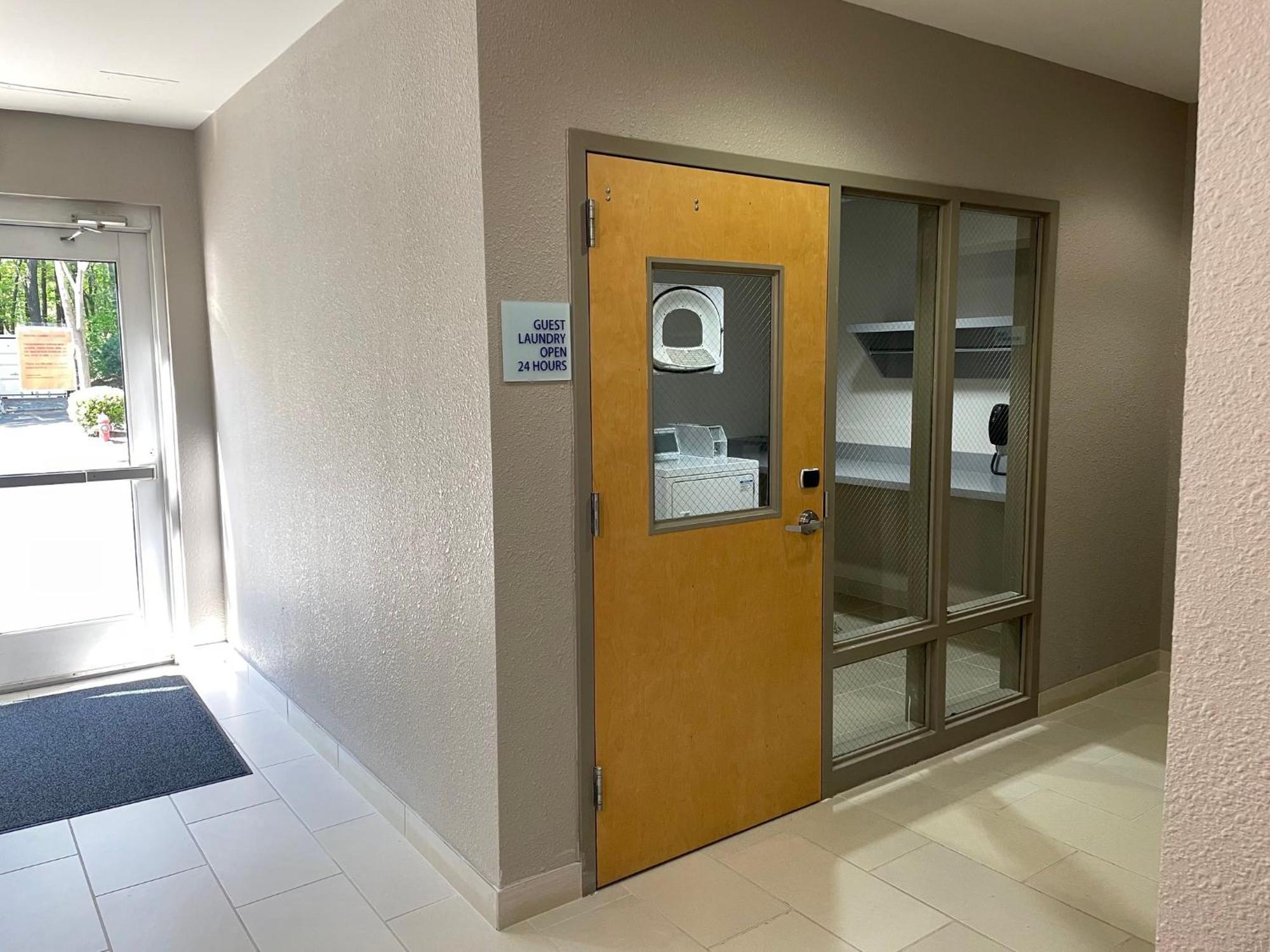 Holiday Inn Express Hotel Raleigh Southwest By Ihg Eksteriør bilde