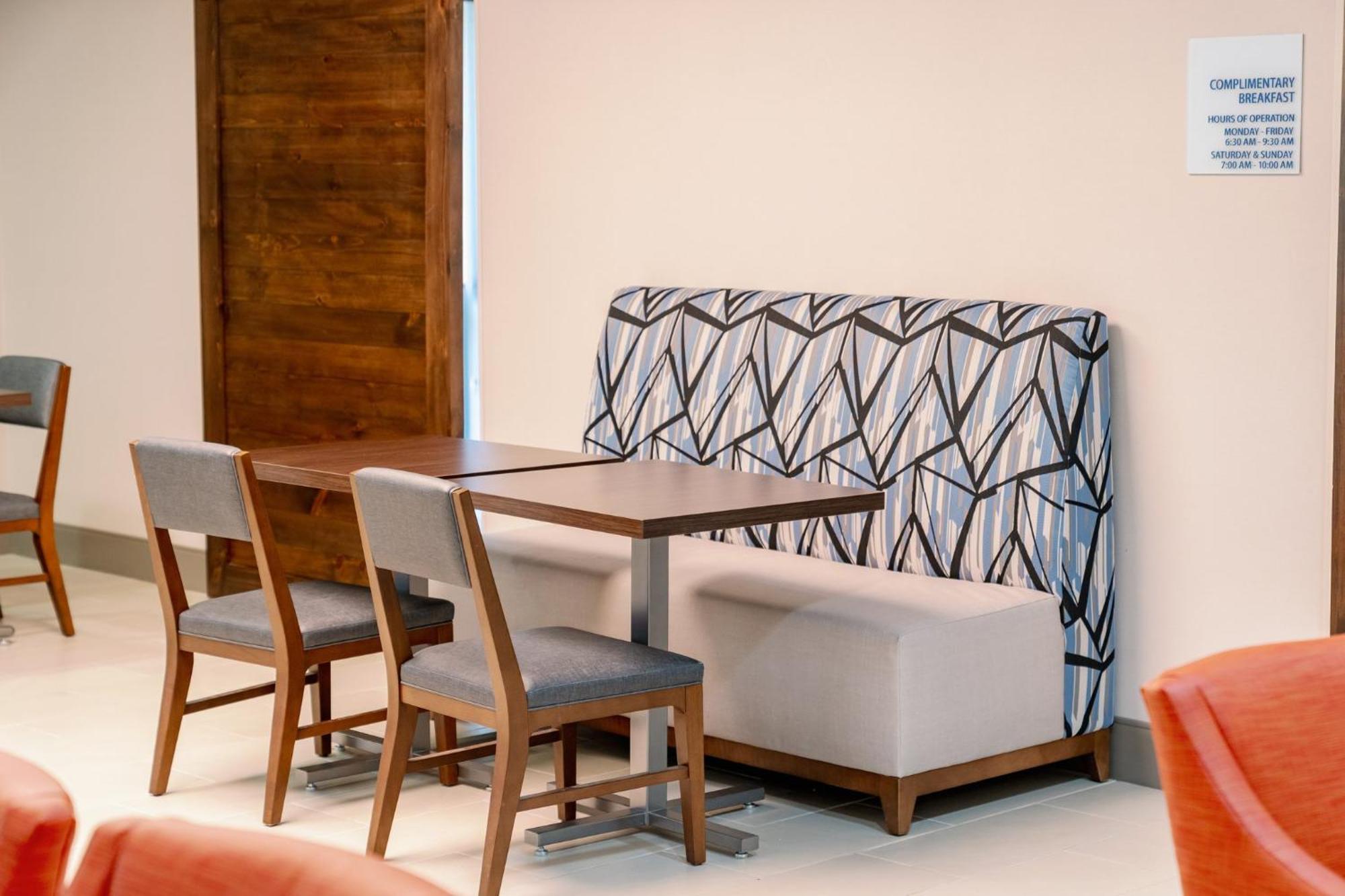 Holiday Inn Express Hotel Raleigh Southwest By Ihg Eksteriør bilde